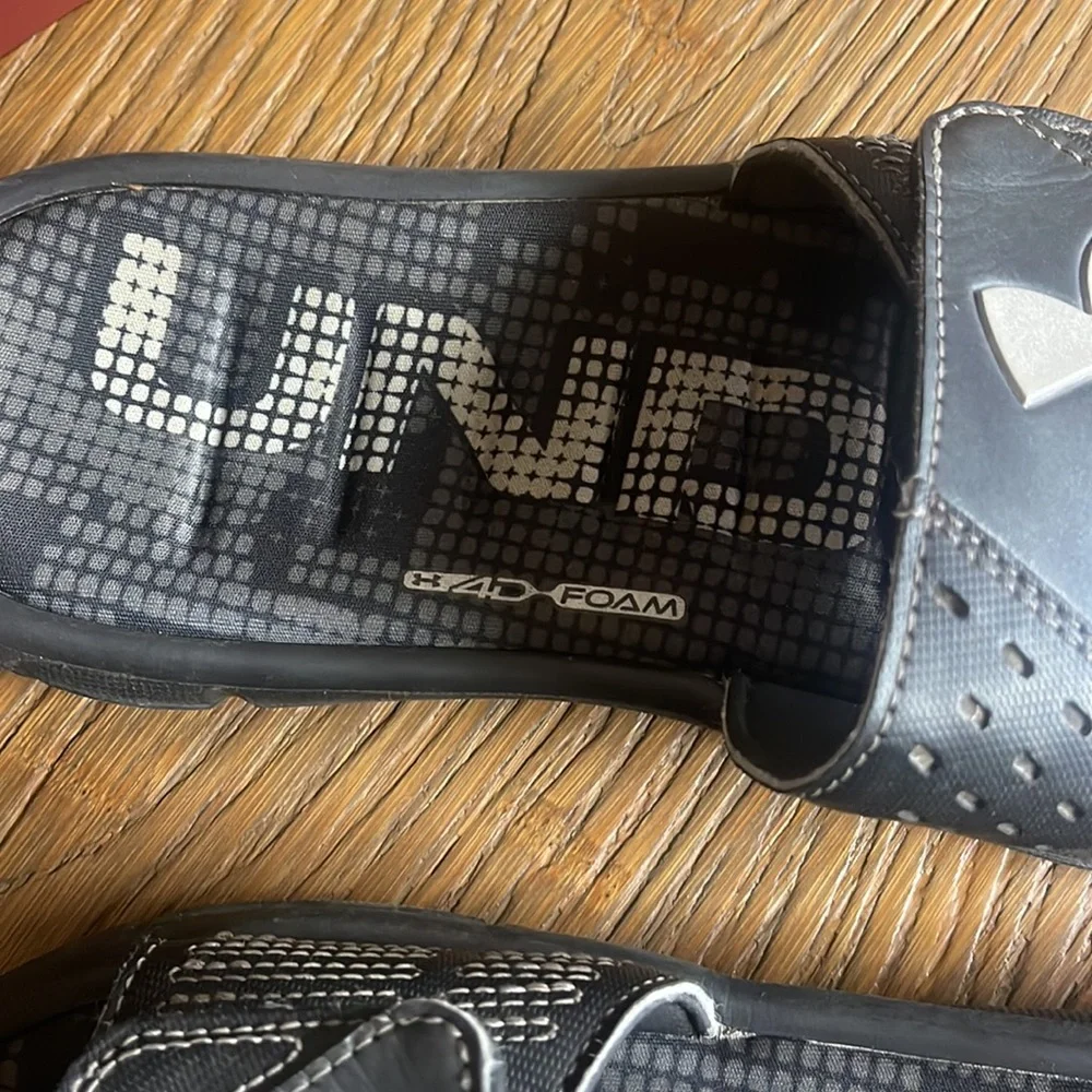 Under Armour4D foam black slide sandals. Size 6 Y